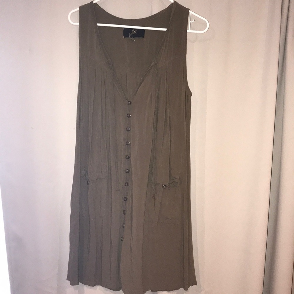 Sleeveless button down